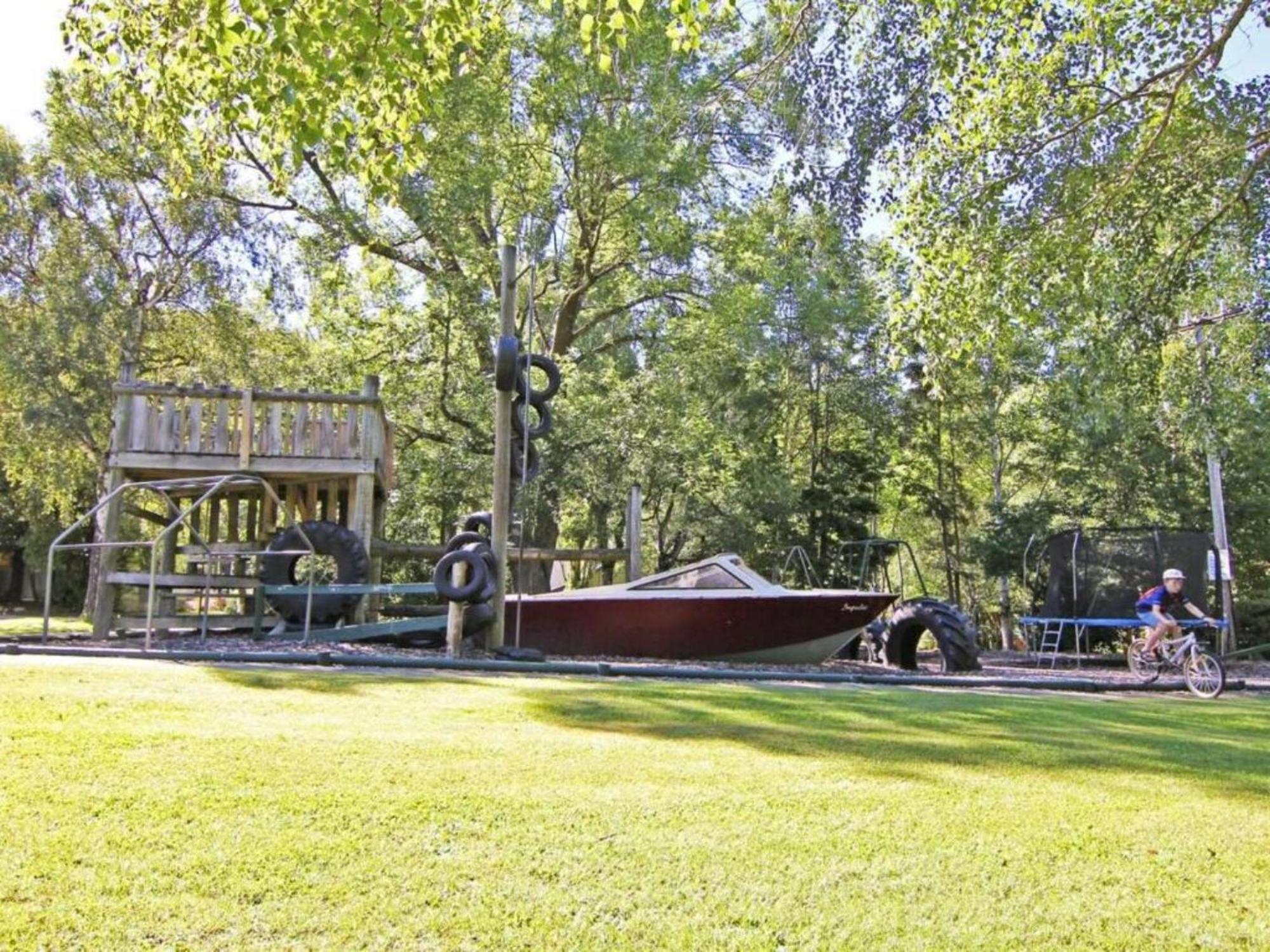 Alpine Adventure Holiday Park Ханмер-Спрингс Экстерьер фото
