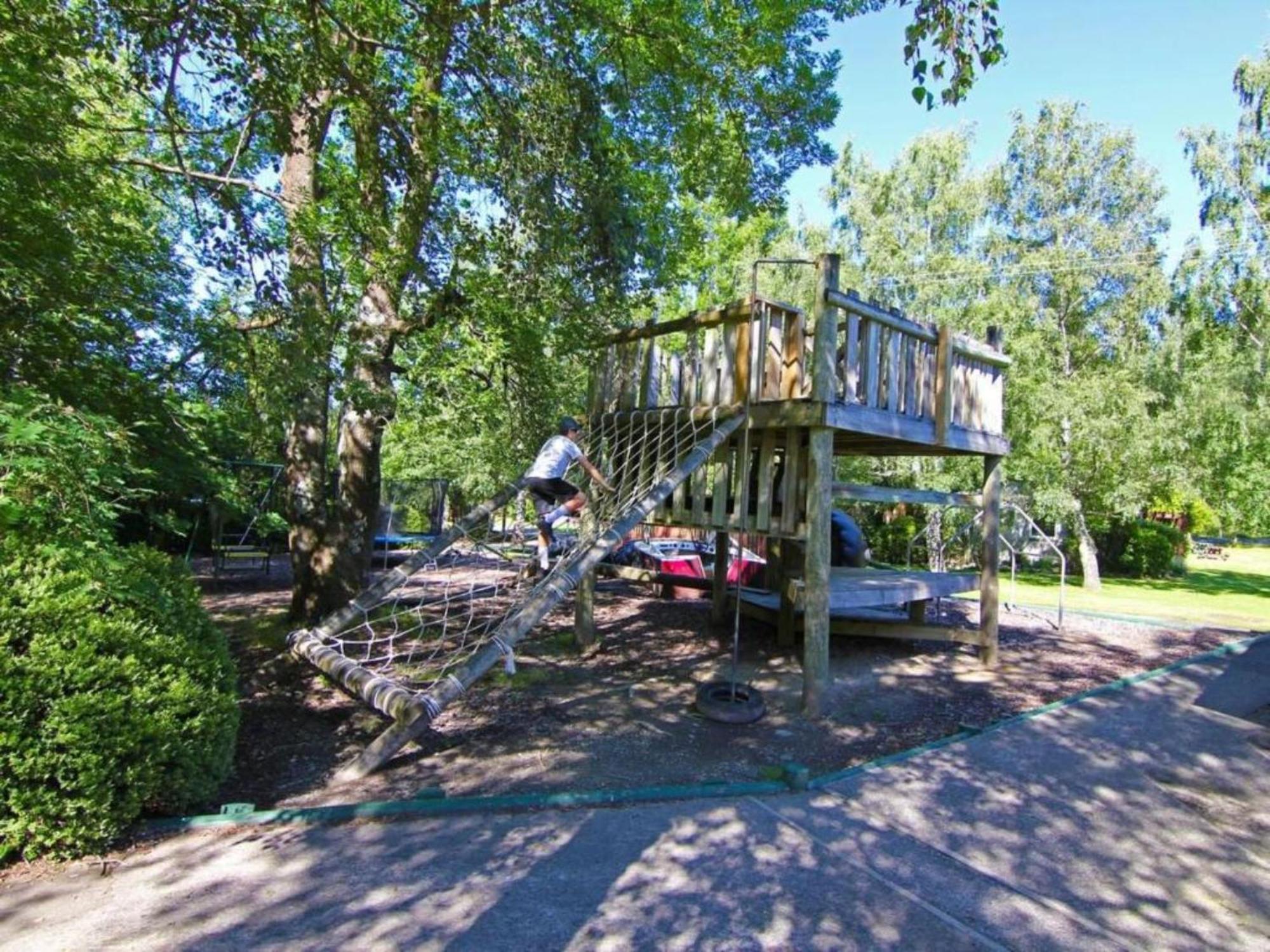Alpine Adventure Holiday Park Ханмер-Спрингс Экстерьер фото